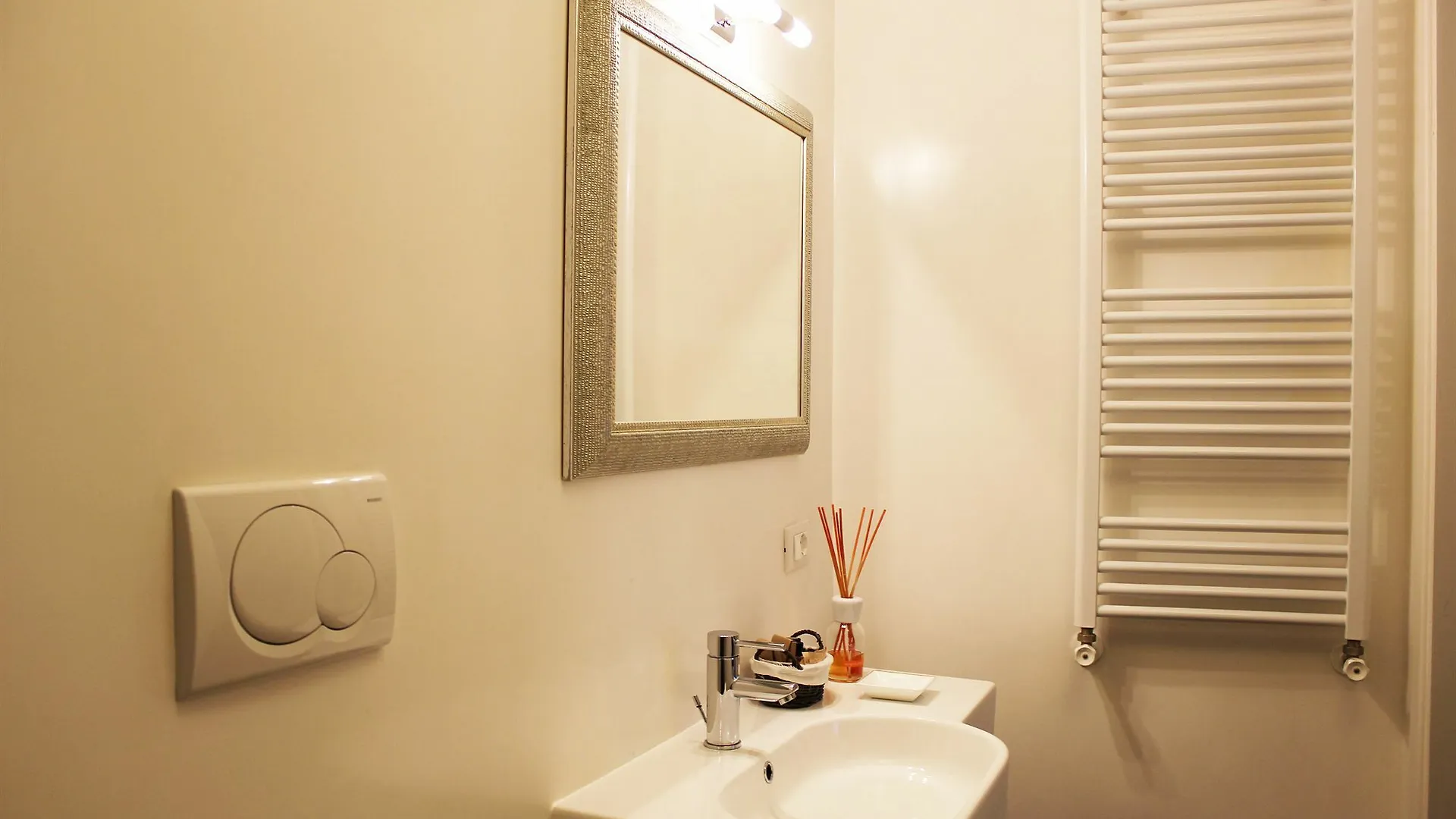 מלון רומא Relais Casa Della Fornarina 3*,